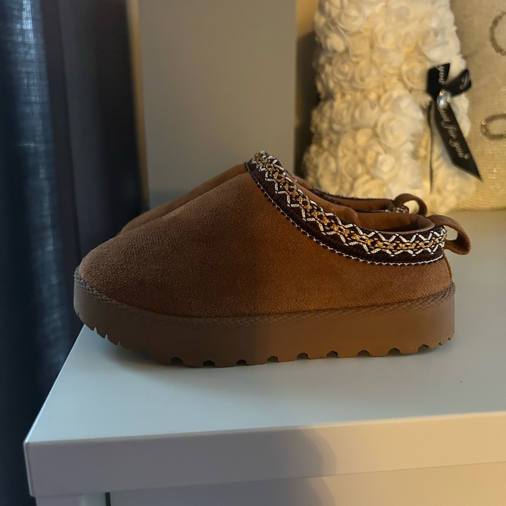 Mudd Kids Slides. Brown Faux Suede Slip-On Shoes. Size 10.